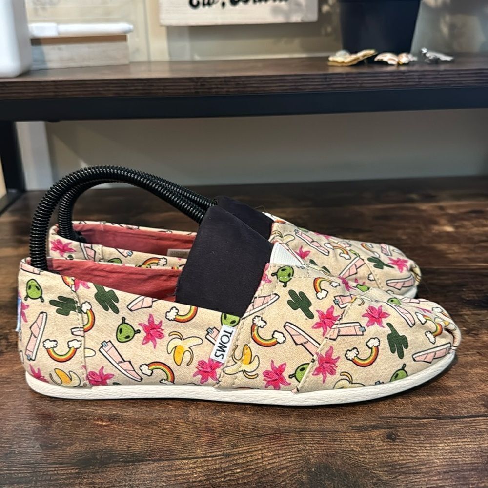 TOMS CLASSIC BIRCH MULTI RAINBOW Slip-On Flats Aliens Bananas Cactus Size 8.6